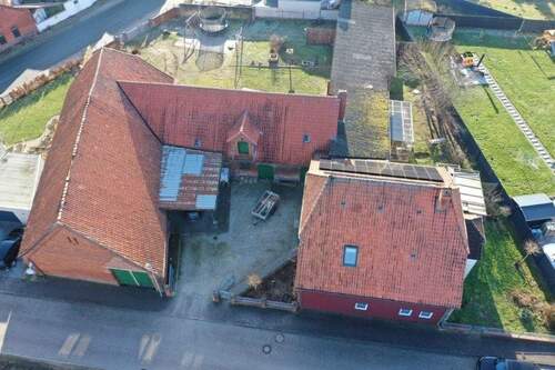 Drohnenaufnahme Hoffläche - 8 Zimmer Einfamilienhaus zum Kaufen in Springe