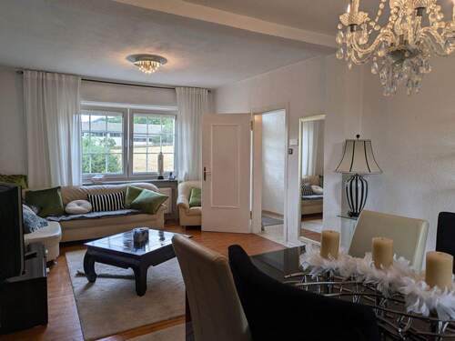 Wohnzimmer - Idyllisches Einfamilienhaus mit Scheune, Garage und Garten