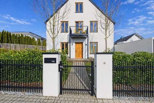 Eingang - 6 Zimmer Einfamilienhaus in Altfraunhofen