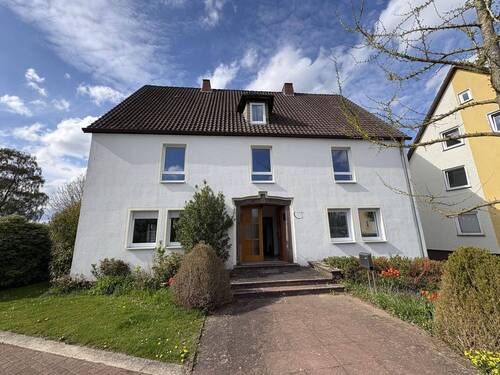 Vorderansicht - Ehemaliges Pfarrhaus in Schieder wartet auf eine neue Bestimmung !