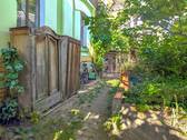 Weg entlang des Hauses - 