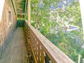 alter Balkon auf der Rückseite - 