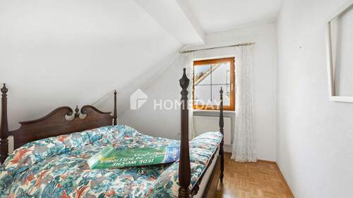 1. OG Schlafzimmer 1 - 