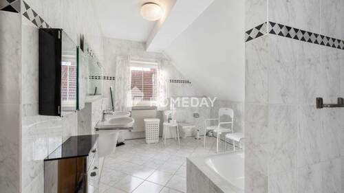 1. OG Badezimmer 2 - 4 Zimmer Einfamilienhaus in Attenkirchen