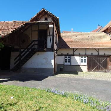 Scheune - 9 Zimmer Mehrfamilienhaus, Wohnhaus in Kieselbronn