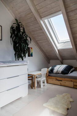 Kinderzimmer mit Dachfenster - 