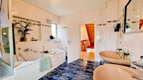 OG-Bad mit weiterem WC - 