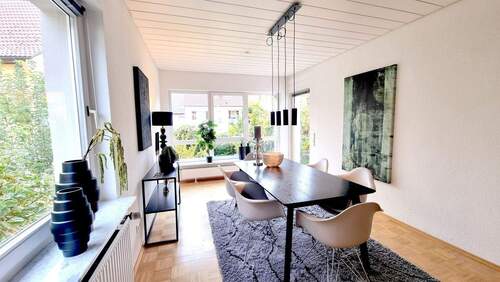 EG-Essbereich mit Austritt auf Terrasse und Garten - Einfamilienhaus mit 181,90 m² in Stuttgart zum Kaufen