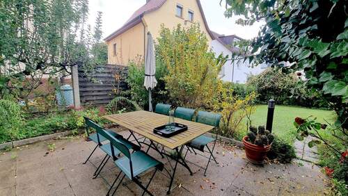 Terrasse und Garten gen Süden - 