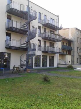 Rückseite mit Balkonen - 