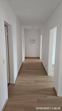 Flur - Etagenwohnung mit 66,60 m&sup2; in Magdeburg zur Miete