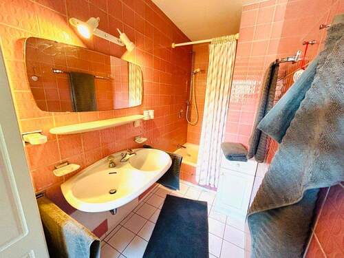 Ein Badezimmer in Ihrem hinteren Haus(teil) - 