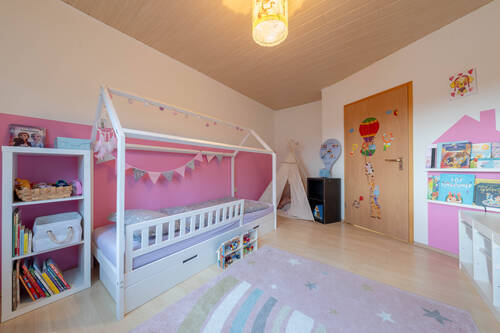 1.OG re. Kinderzimmer - 