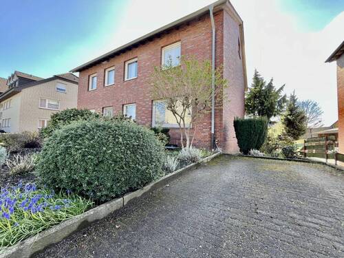 PKW-Stellplatz - 8 Zimmer Einfamilienhaus zum Kaufen in Werne