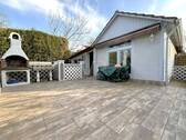 Gartenhaus mit Grillplatz - 