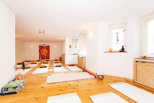 Großes Zimmer Richtung Straße - RESERVIERT Wohnen mit Flair - Blumenviertel lädt ein