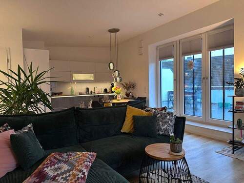 Wohnbereich - Stelle: schöne 2-Zimmer mit Dachterrasse!