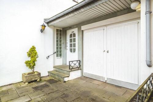 Hauseingang und Garage - Einfamilienhaus mit 172,50 m² in Aachen zum Kaufen