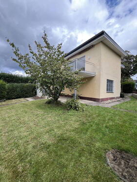 Blick vom Garten zum Haus - 