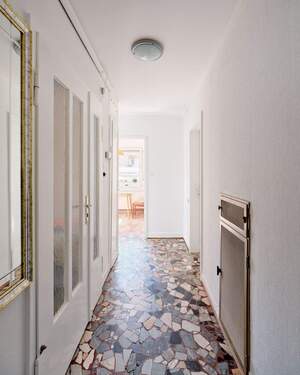 Schnitte identisch praktisch - 9 Zimmer Mehrfamilienhaus, Wohnhaus in Stuttgart