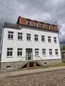 Vorderansicht - Helle 2-Zimmer-Wohnung in Eldena - Balkon, saniertes Bad, Stellplatz inklusive