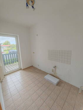 Küche mit Zugang zum Balkon - 