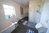 Badezimmer mit Dusche - 