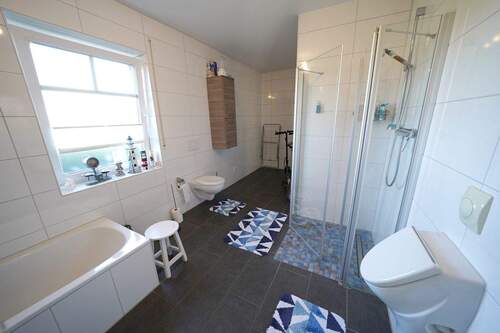 Badezimmer mit Dusche - 
