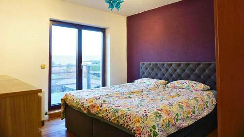 Schlafzimmer mit Balkonzugang - 