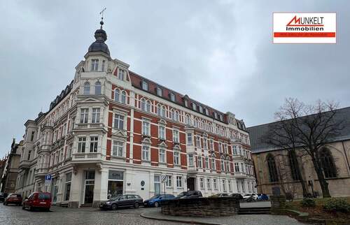 Wohnhaus - Erstbezug nach Sanierung - hochwertige 2-Zimmer-Wohnung mit neuer Küche & Aufzug