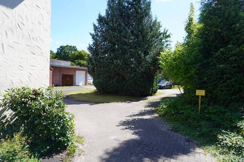 Hof mit Bauplatz - 