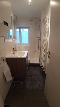 modernes Duschbad - 