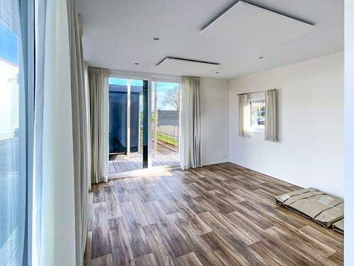 Wohnbereich mit Ausgang zur Terrasse - 