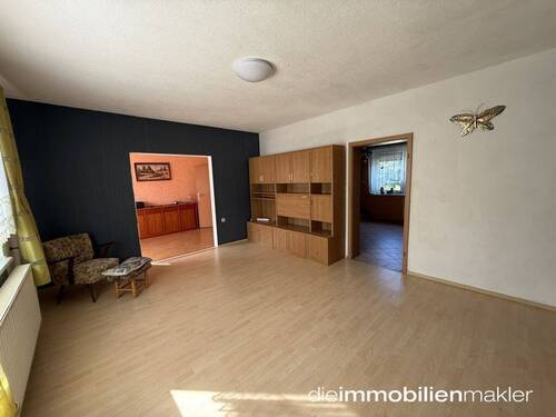 Wohnzimmer - 5 Zimmer Mehrfamilienhaus, Wohnhaus zum Kaufen in Luckau