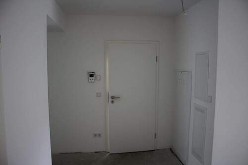 Eingang + Flur - 