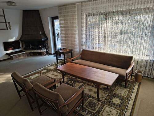 Wohnzimmer EG - 7 Zimmer Doppelhaushälfte in Waldbronn