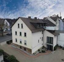 Großes Einfamilienhaus mit Einliegerwohnung, 3 Garagen und Herkulesblick in Kassel!