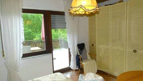 Schlafzimmer mit Balkontür - 