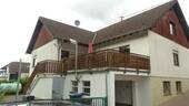 seitl. Rückansicht - Großes Einfamilienhaus in ruhiger, gepflegter Wohnlage, mit schönem Garten und großem Balkon