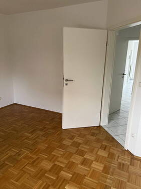 SZ EG - 