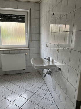 Bad EG - 7 Zimmer Mehrfamilienhaus, Wohnhaus in Beratzhausen