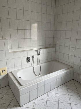 Bad EG - Mehrfamilienhaus, Wohnhaus mit 203,00 m² in Beratzhausen zum Kaufen