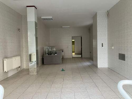 Verkaufsraum, Blick vom Eingang aus - Vielfältig nutzbare Gewerbeeinheit (100m²) in attraktiver City-Lage zu verkaufen