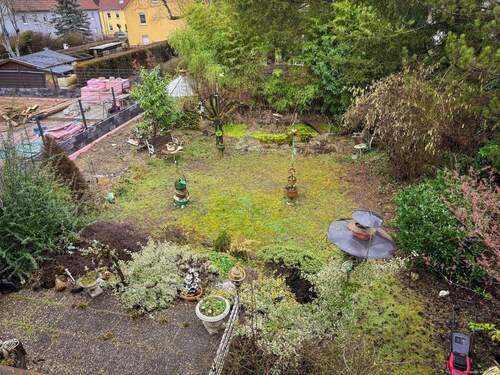 Garten mit Terrasse - Einfamilienhaus in Saarbrücken