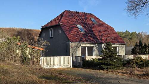Straßenansicht - Modernisiertes Einfamilienhaus in Ferchesar mit großem Nebengelass und Potential