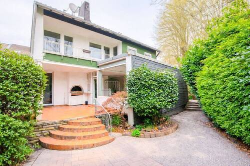 Hausansicht - Geräumiges freistehendes Einfamilienhaus mit vielseitigem Potenzial in bester Lage