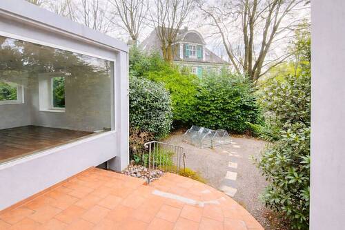 Harmonischer Gartenblick vom Patio - 7 Zimmer Mehrfamilienhaus, Wohnhaus in Remscheid