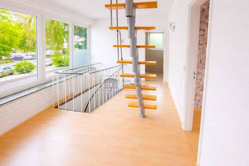 Helle obere Etage mit Wendeltreppe OG - 