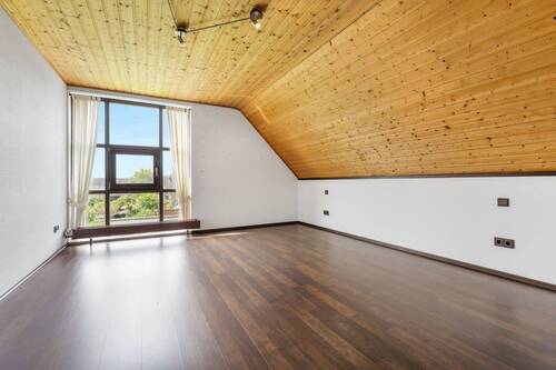 Schlafzimmer DG 1 - 