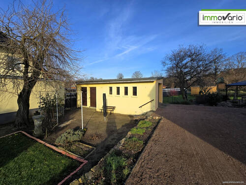 Garage mit Abstellraum - 